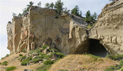 petroglyph cave state park.